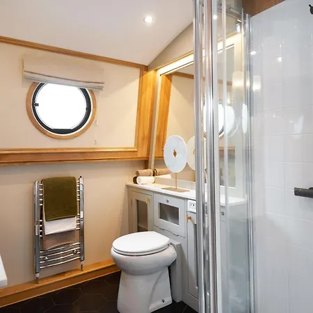 Botel Premium Hausboot Am Pichelssee - Madam President *