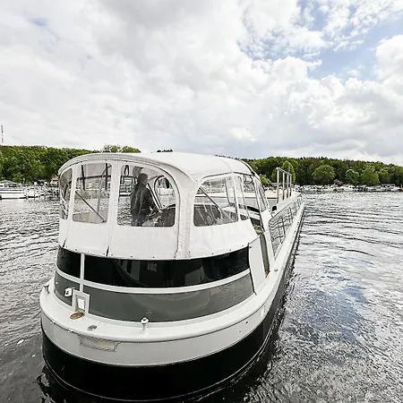 Botel Premium Hausboot Am Pichelssee - Madam President *