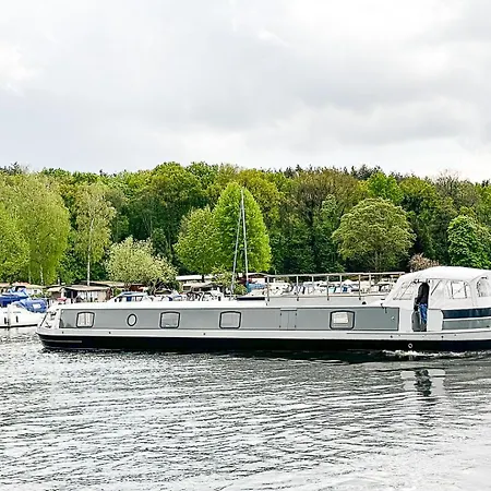 Botel Premium Hausboot Am Pichelssee - Madam President